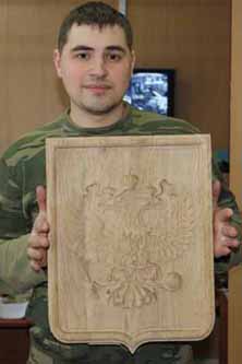 Герб Российской федерации из дерева